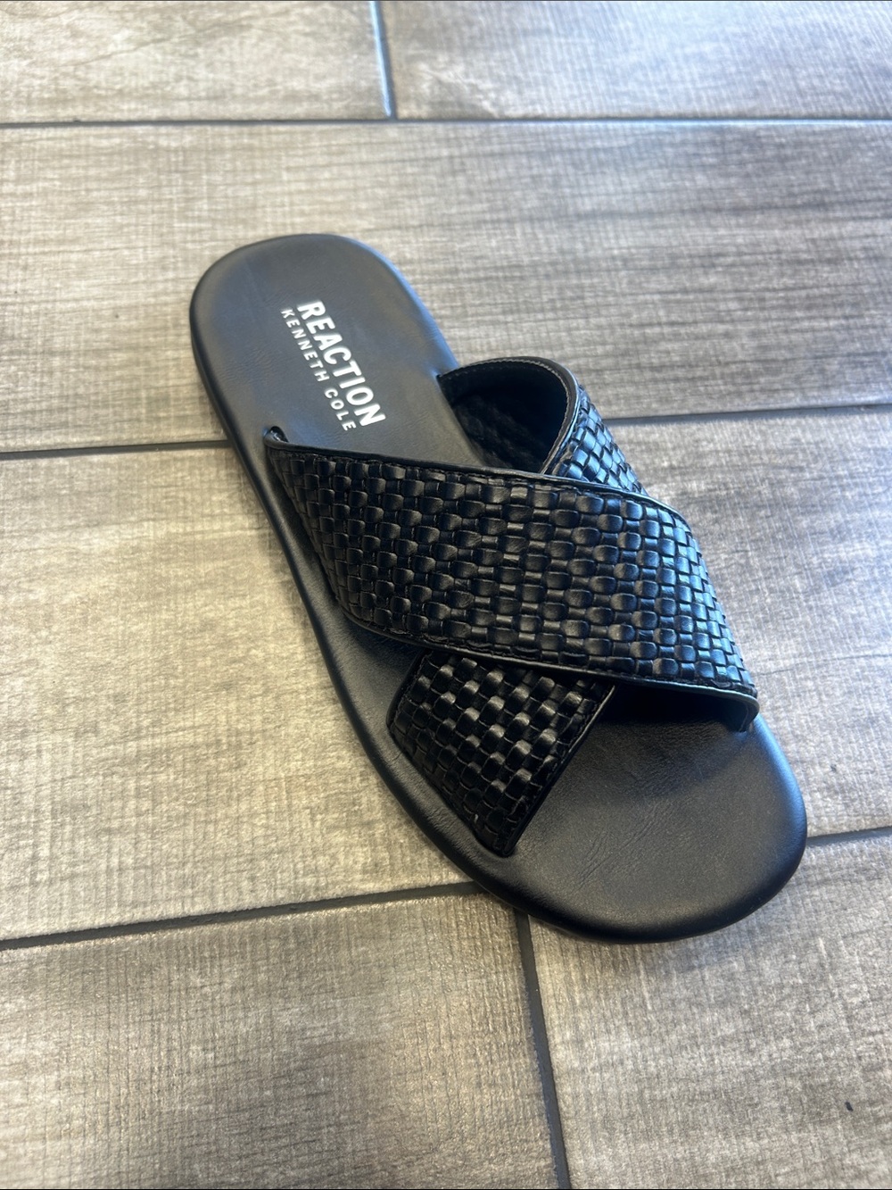 Reaction Kenneth Cole Men's Black Woven Cross-Strap Slide Sandals With Box